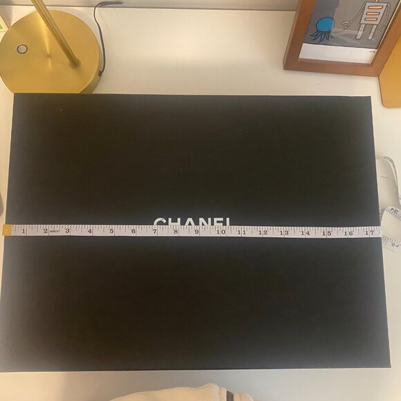 Authentic Chanel Large Box - Picture 5 of 13
